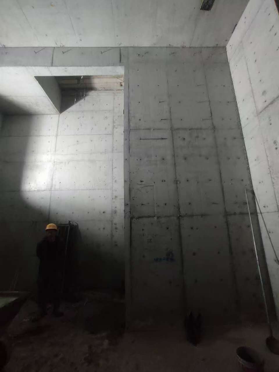 巴东墙上开槽钢筋断了有影响吗